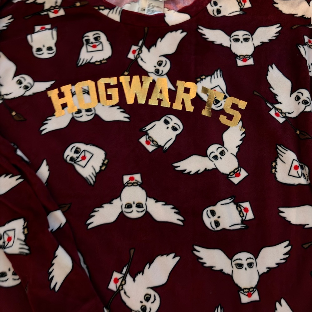 Warner Bros. Burgundy Harry Potter Sleepwear - Picture 2 of 6